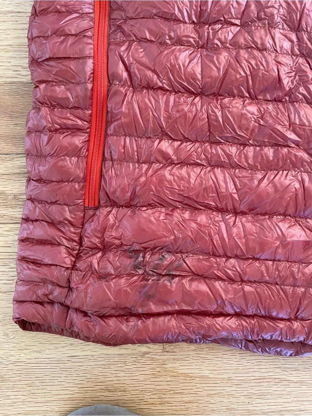 Men's lightweight Hooded Puffer Jacket - Red